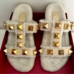 VALENTINO GARAVANI Roman Stud Faux
Shearling Slide EU 39/US 8.5-9